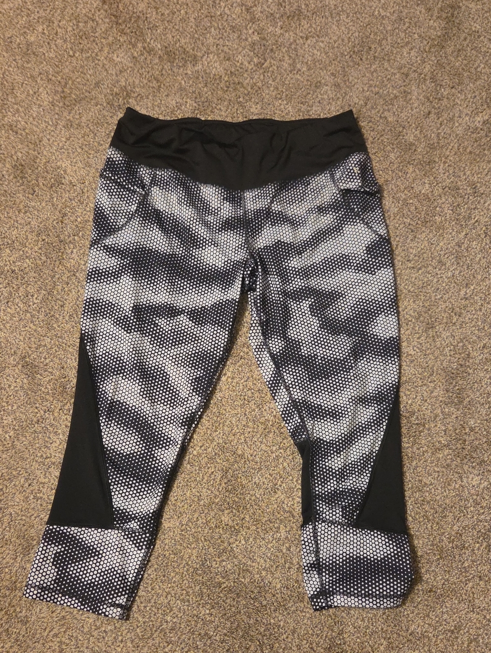 4 Pair Of Leggings Size Large - Picture 8 of 9
